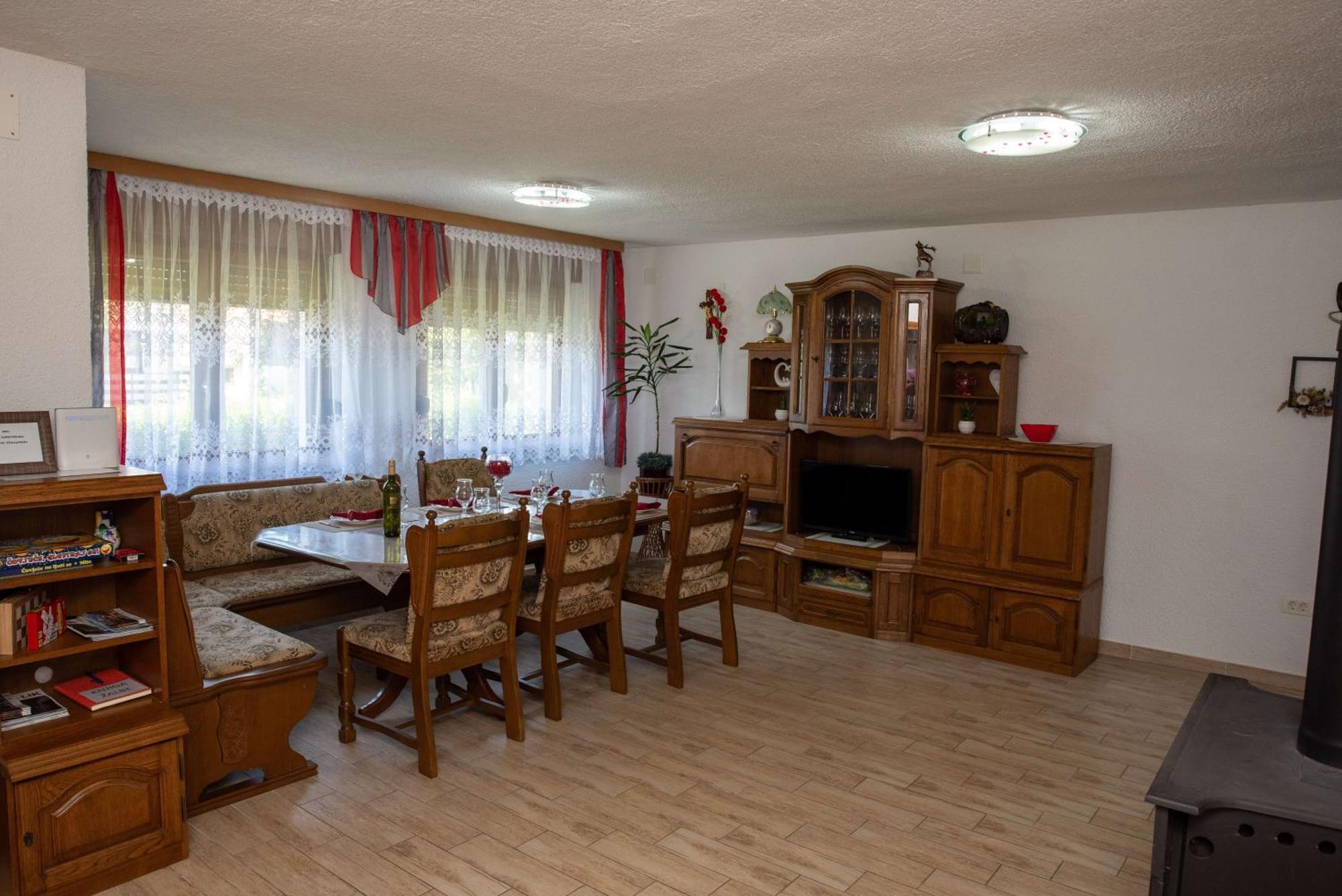 Вилла Kuca Za Odmor Boki Госпич Экстерьер фото